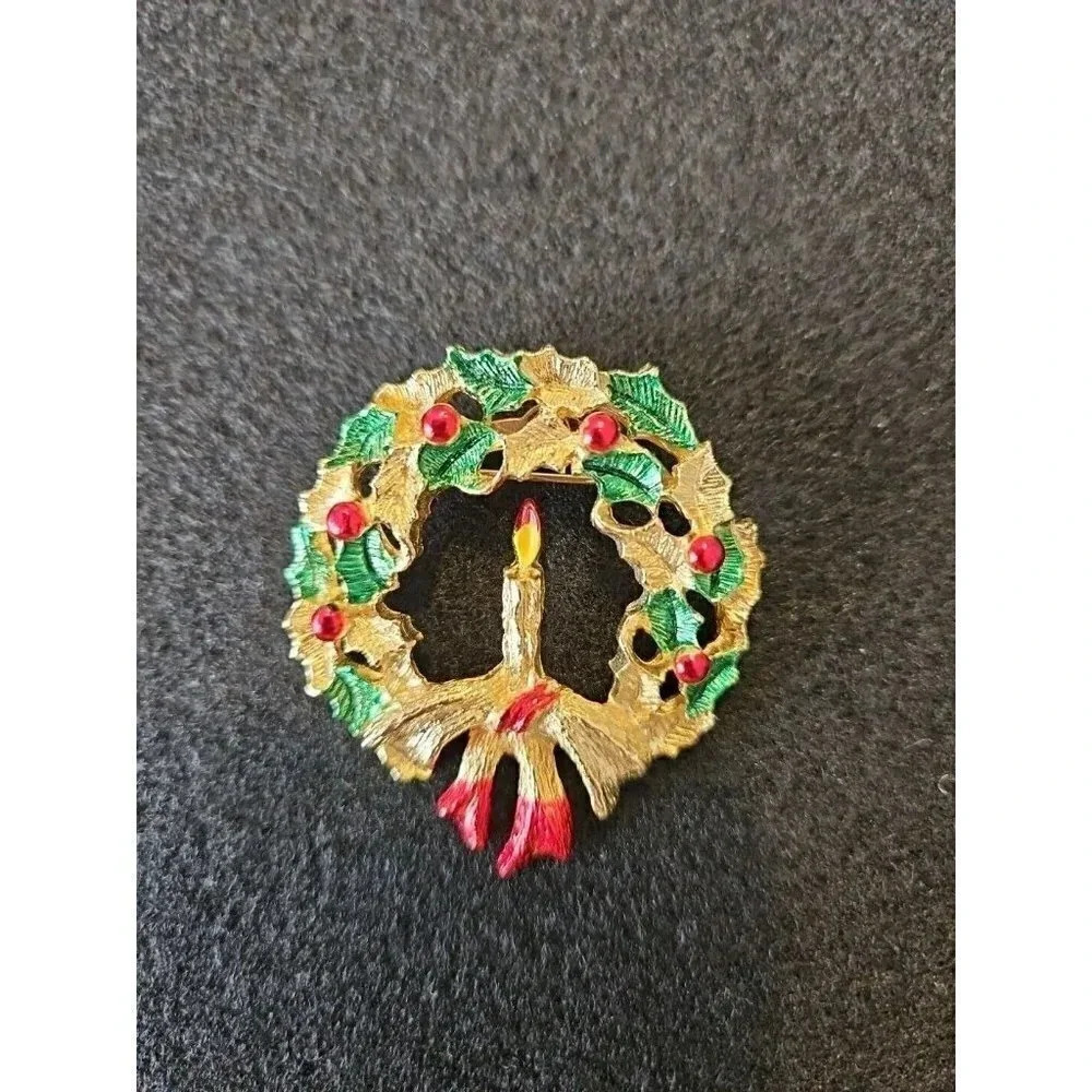 Vintage Gerry's Christmas Wreath with Candle 1.5" Brooch/Pin Gold Tone Enamel